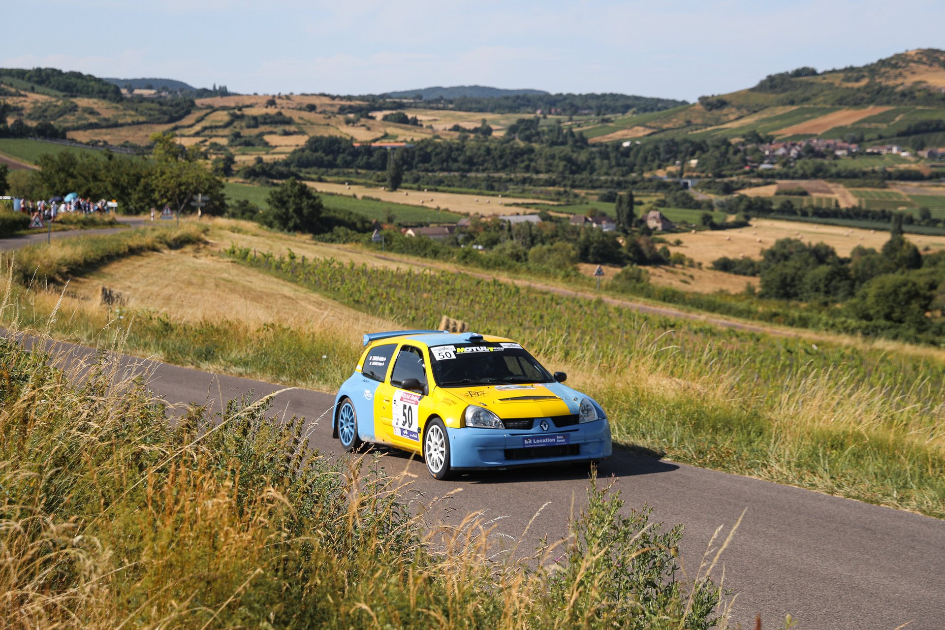 Clio dans les vignes de Bourgogne