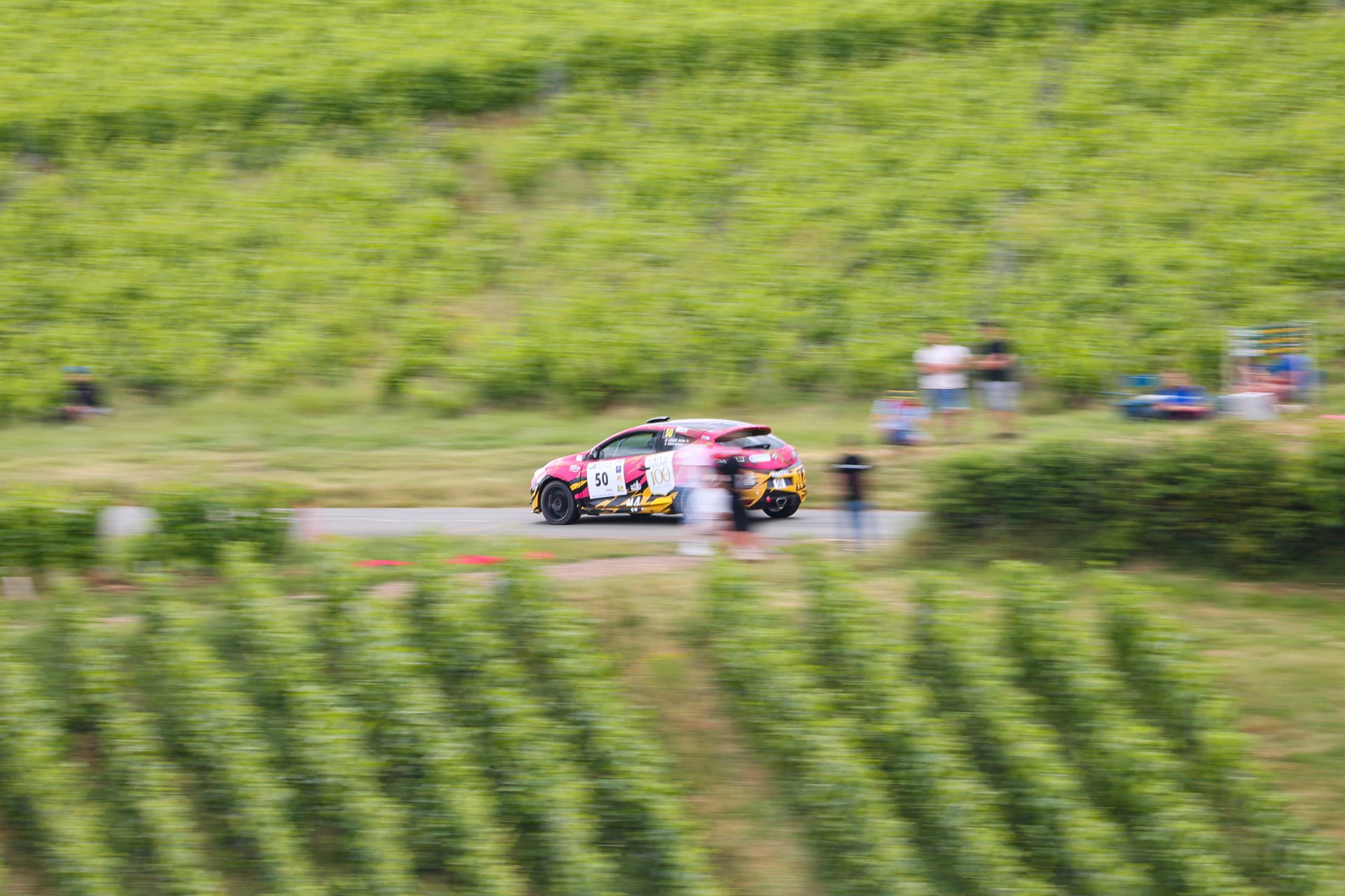 Panning Alpine vignes spectateurs